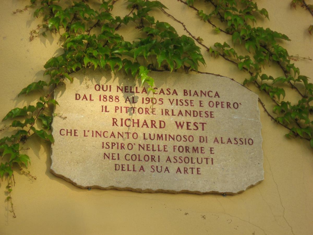 Hotel Beau Rivage Alassio Bagian luar foto