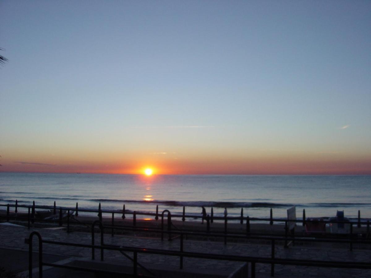 Hotel Beau Rivage Alassio Bagian luar foto