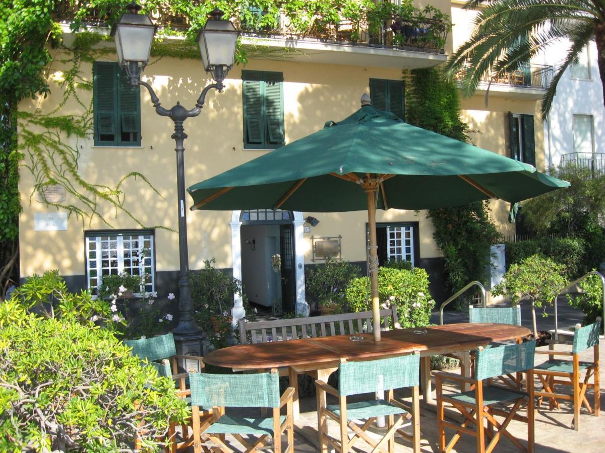 Hotel Beau Rivage Alassio Bagian luar foto