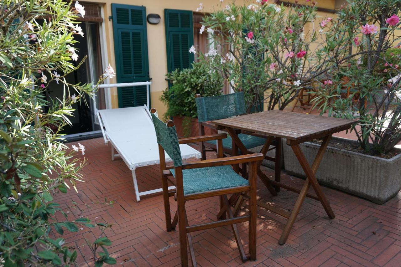 Hotel Beau Rivage Alassio Bagian luar foto