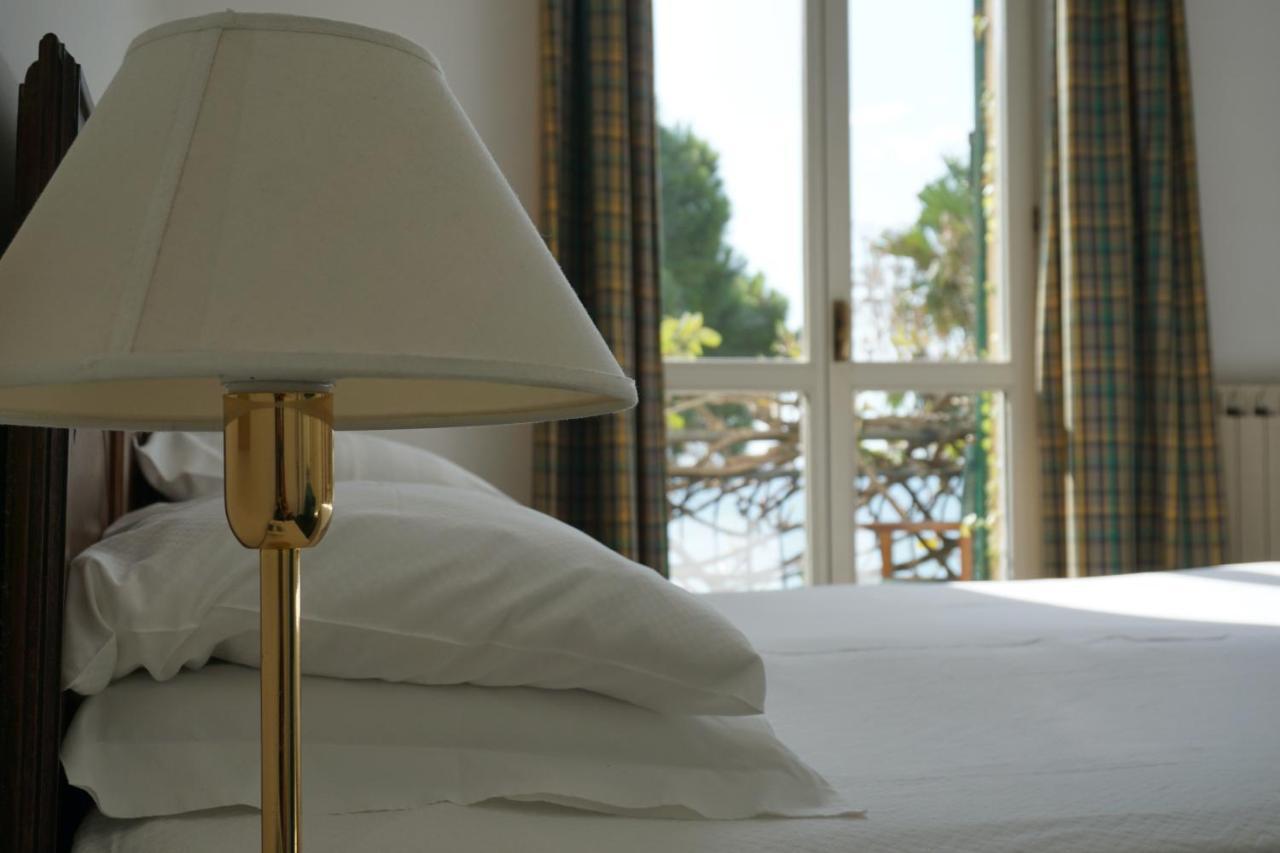 Hotel Beau Rivage Alassio Bagian luar foto