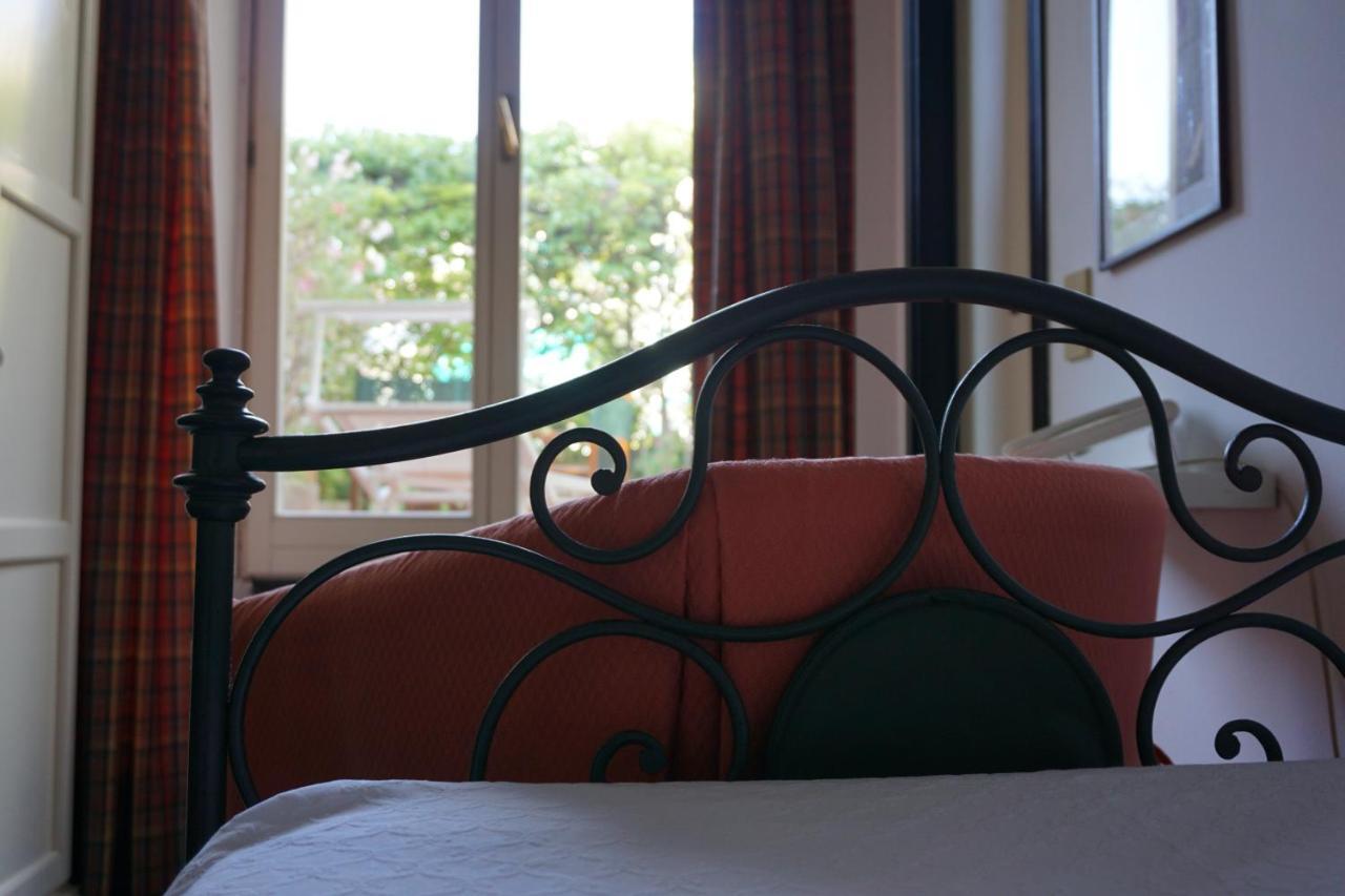 Hotel Beau Rivage Alassio Bagian luar foto
