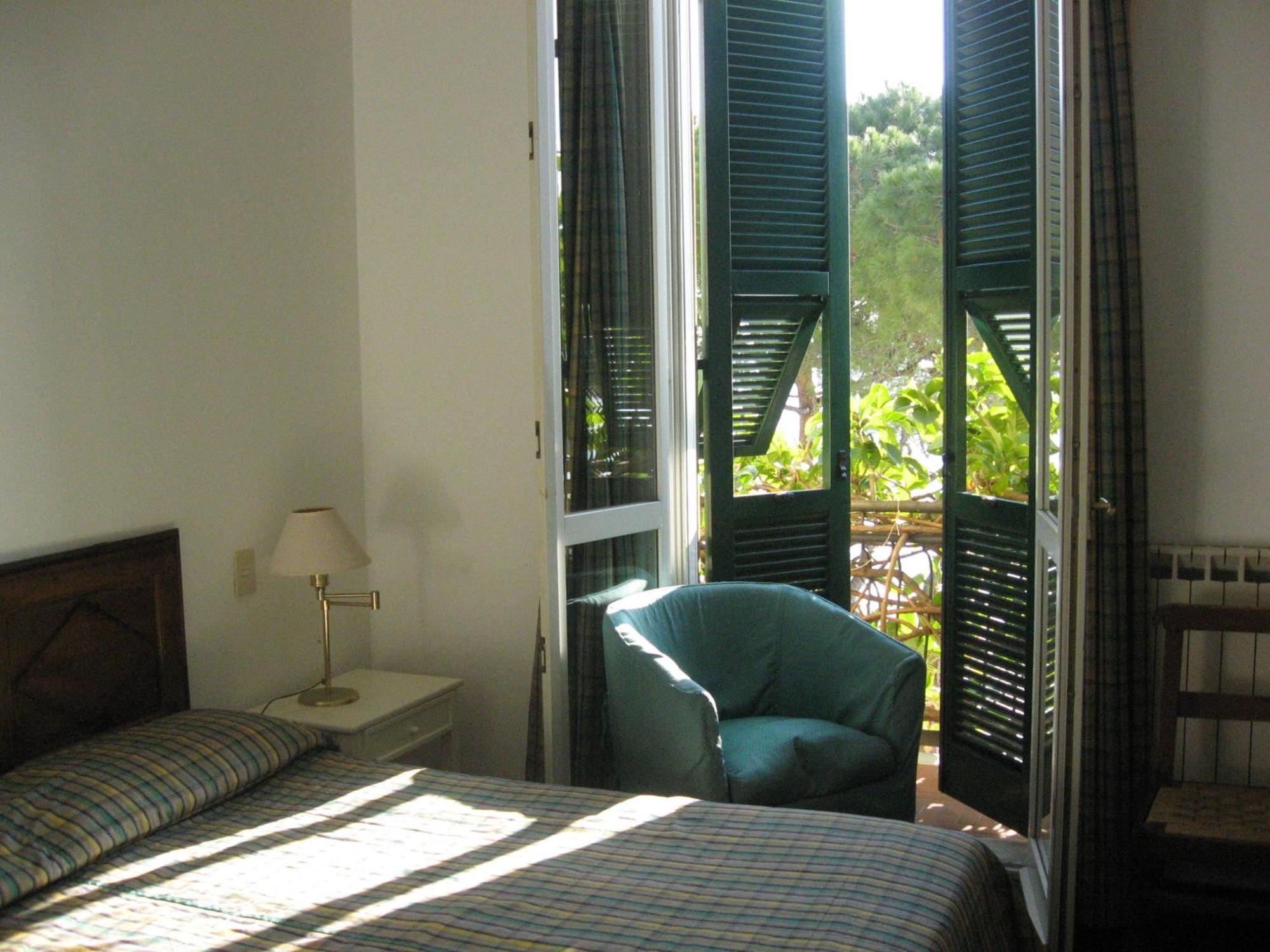 Hotel Beau Rivage Alassio Bagian luar foto