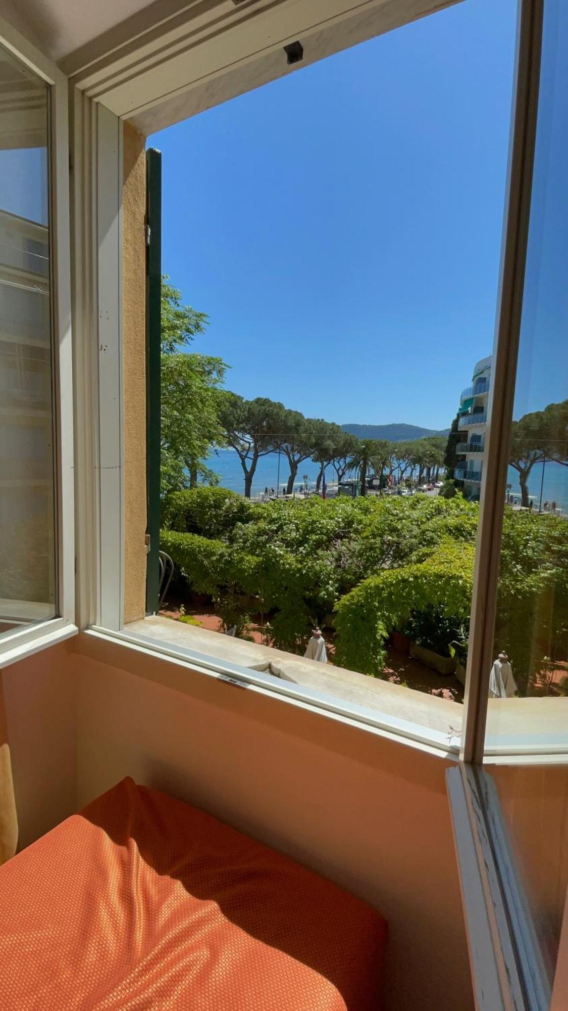 Hotel Beau Rivage Alassio Bagian luar foto