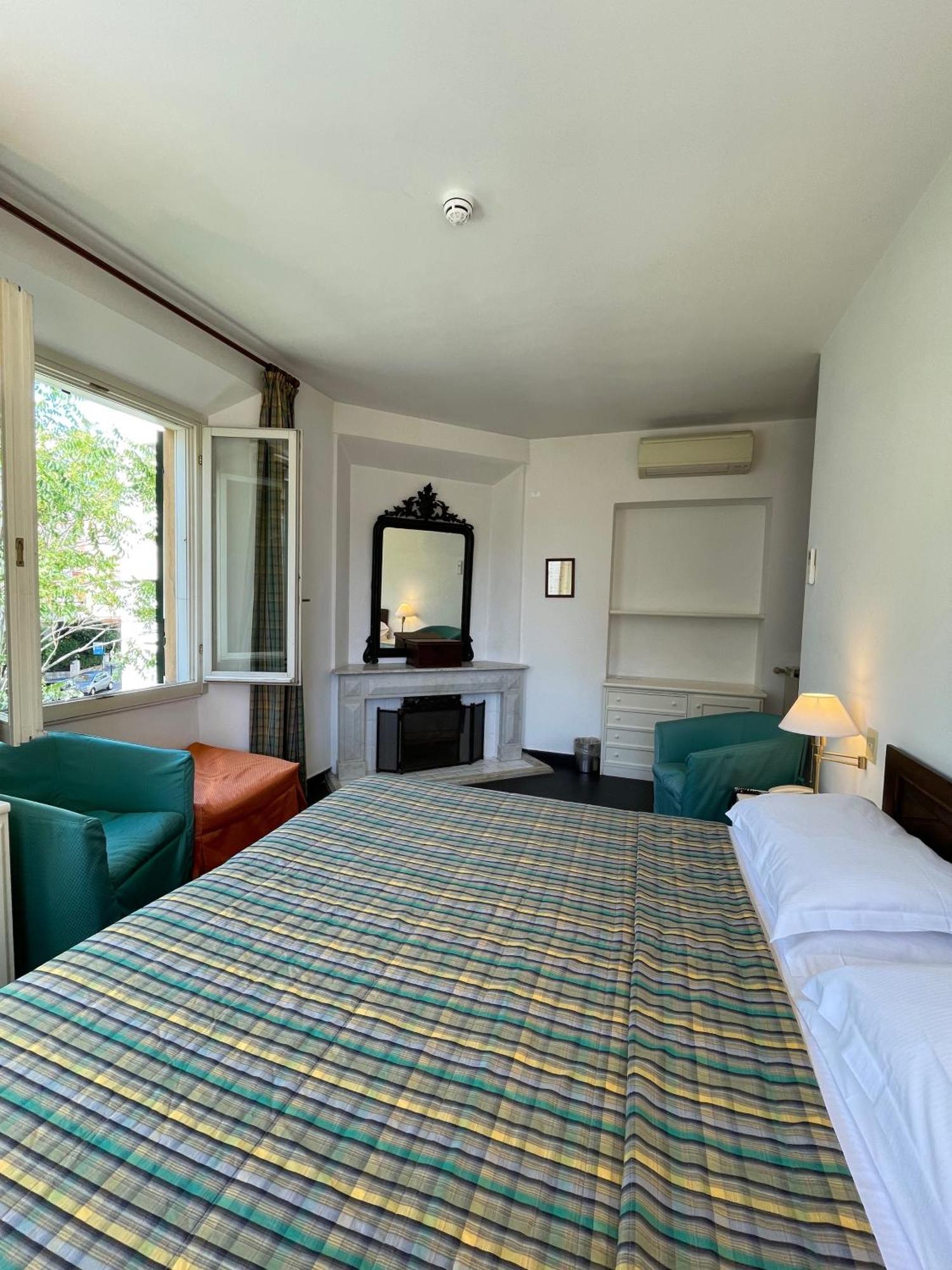 Hotel Beau Rivage Alassio Bagian luar foto