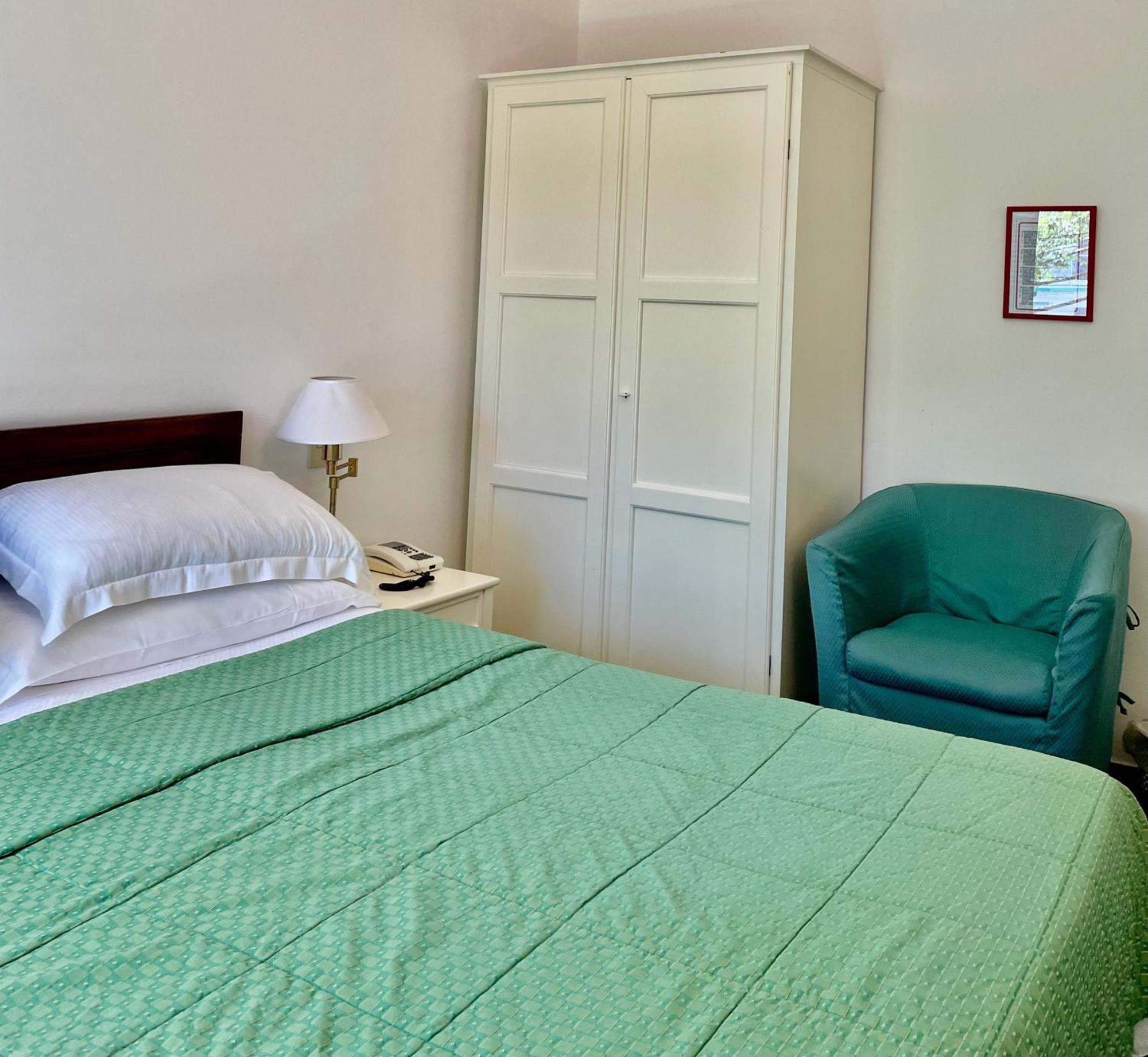 Hotel Beau Rivage Alassio Bagian luar foto