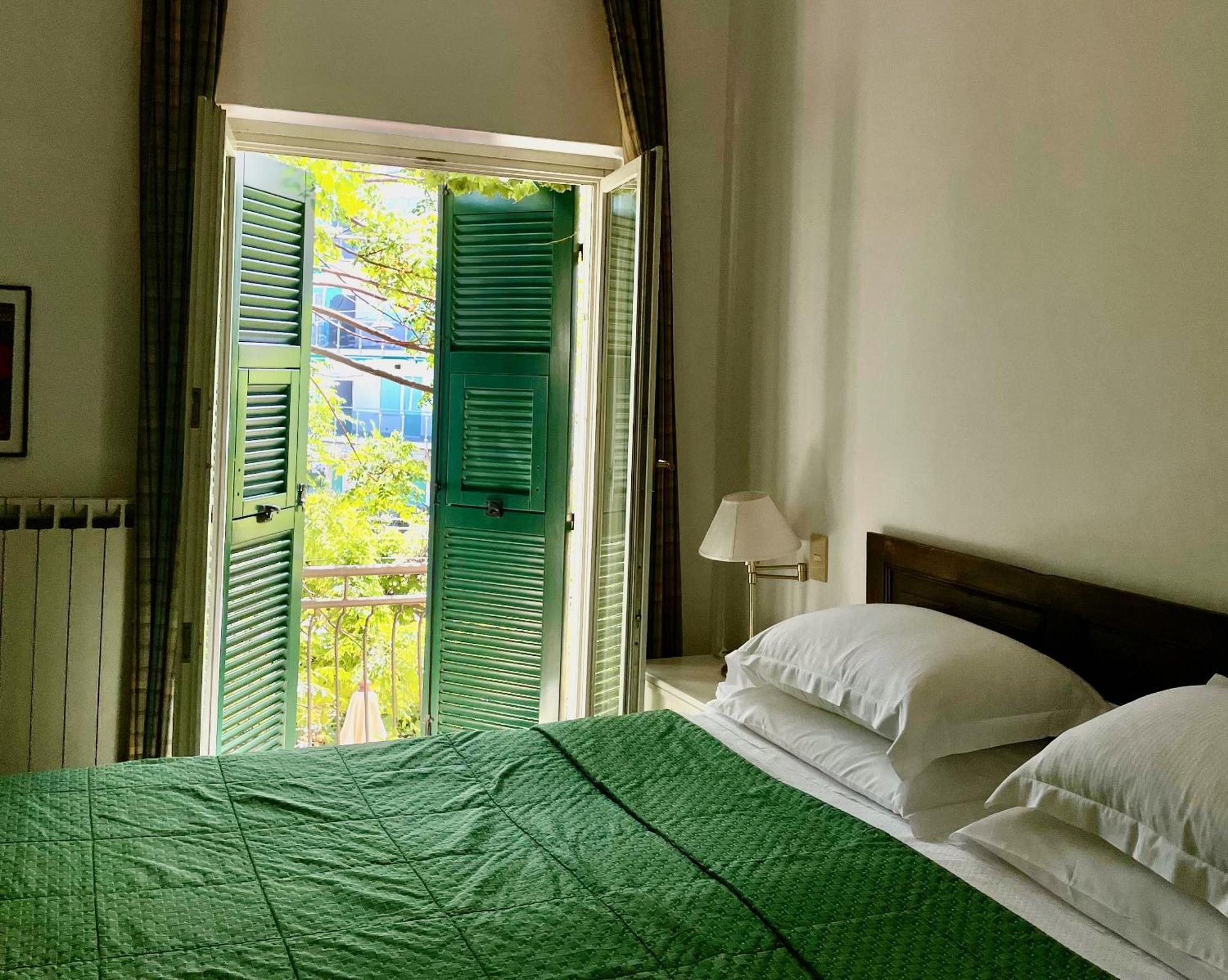 Hotel Beau Rivage Alassio Bagian luar foto