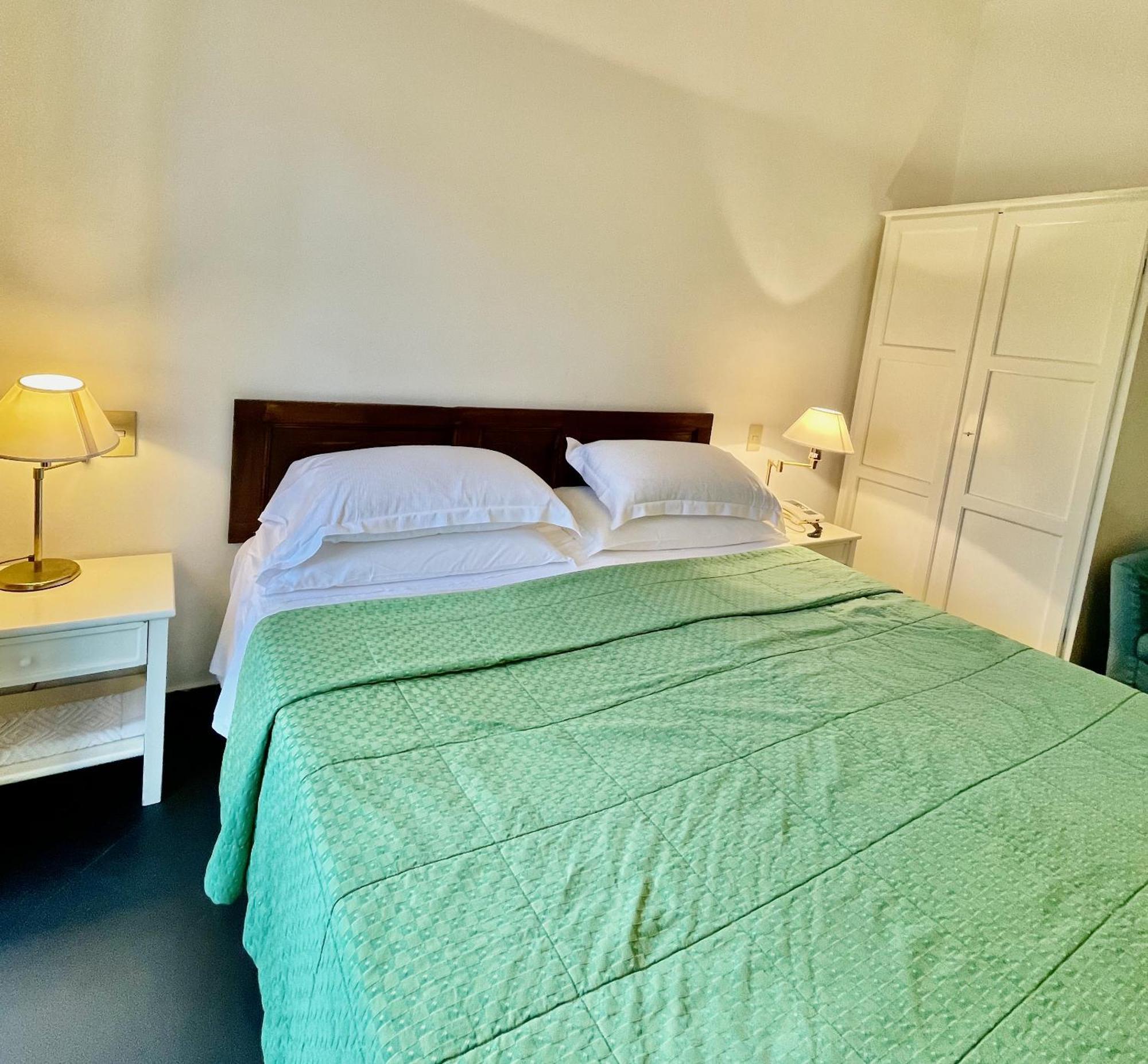Hotel Beau Rivage Alassio Bagian luar foto