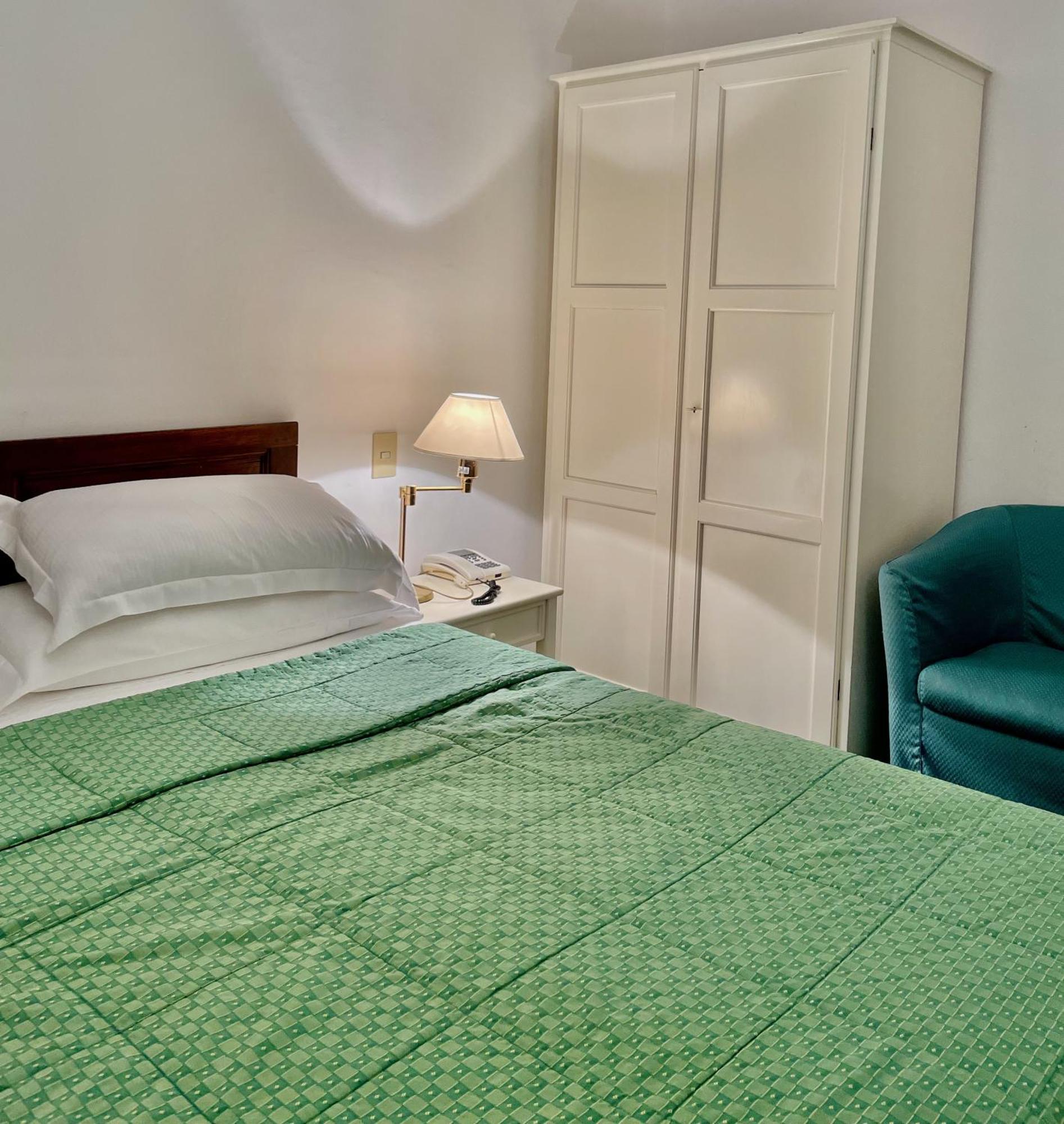 Hotel Beau Rivage Alassio Bagian luar foto