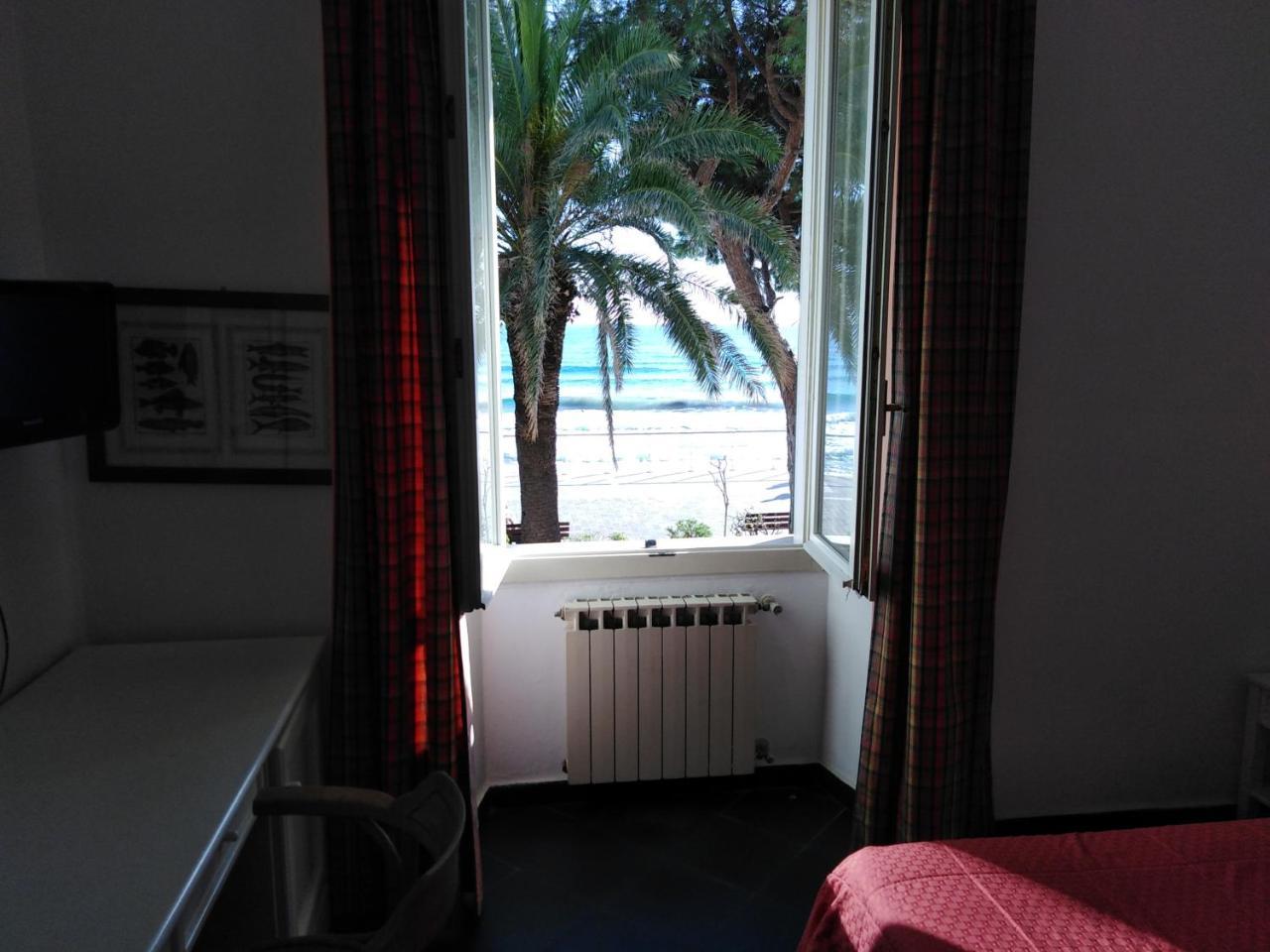 Hotel Beau Rivage Alassio Bagian luar foto