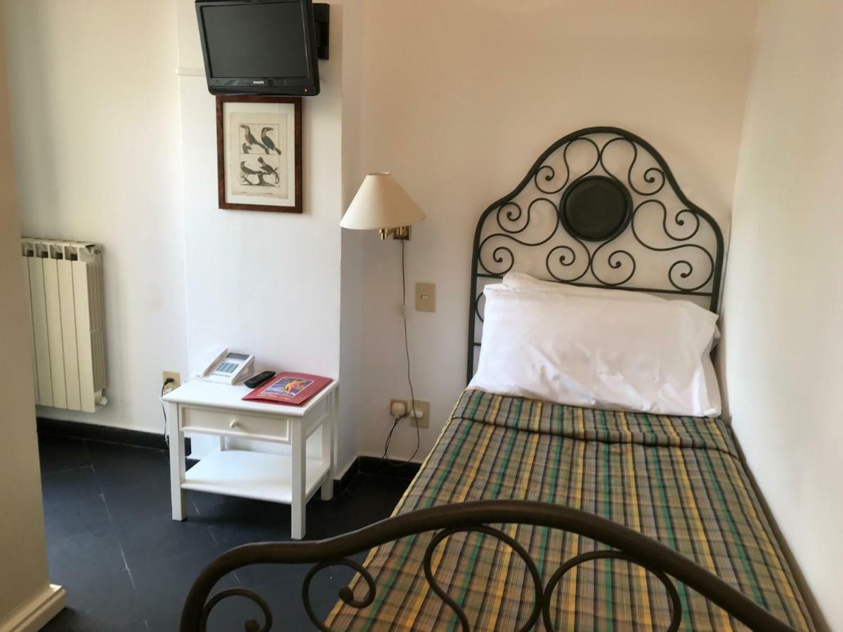 Hotel Beau Rivage Alassio Bagian luar foto